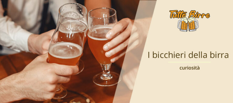 Bicchiere Di Birra Scura. Spettacolare Natura. Pascoli Verdi E Onde Di
